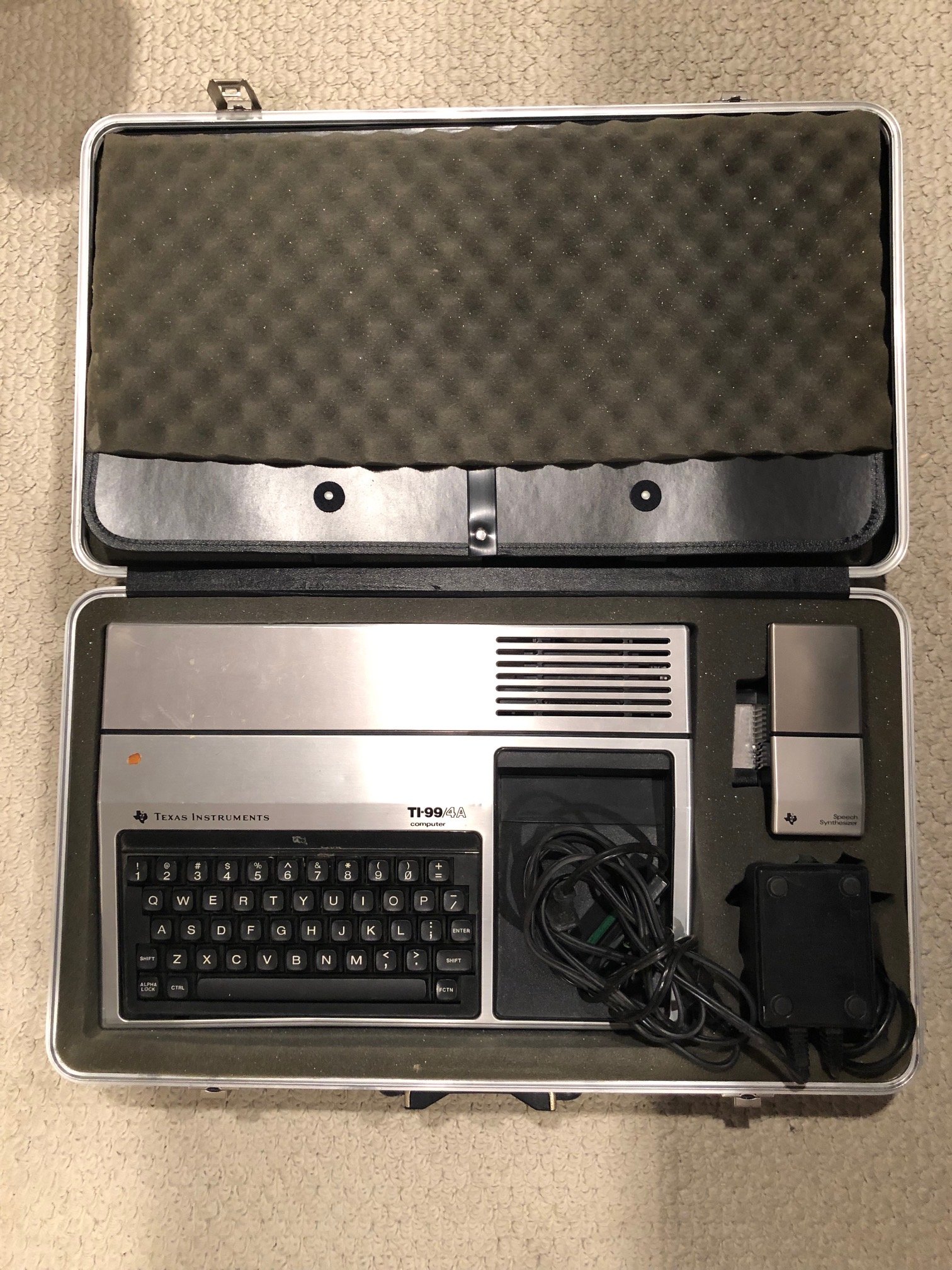 SOLD: TI-99/4A Travel Case!